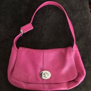 Classic COACH Fuchsia/Pink Leather Shoulder Bag